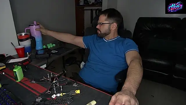 Zander823 online show from 04-05-26, 10:44