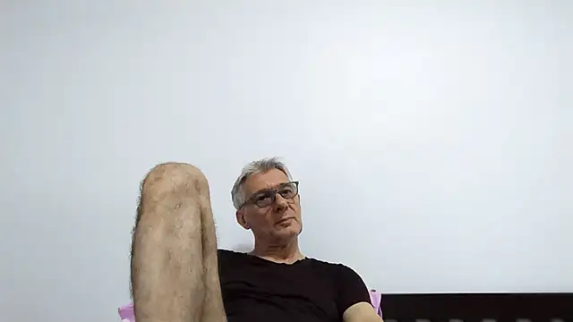 Snapshot of BIGUNCUTHARDCOCK chatting on 05-15-26, 11:03 BIGUNCUTHARDCOCK online show from 05-15-26, 11:03