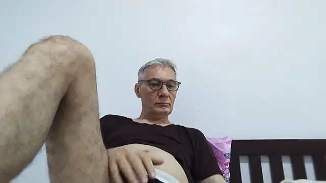 Snapshot of BIGUNCUTHARDCOCK chatting on 05-31-26, 01:33 BIGUNCUTHARDCOCK online show from 05-31-26, 01:33