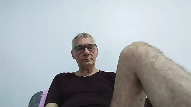 Snapshot of BIGUNCUTHARDCOCK chatting on 06-01-26, 12:00 BIGUNCUTHARDCOCK online show from 06-01-26, 12:00