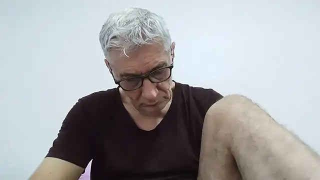 Snapshot of BIGUNCUTHARDCOCK chatting on 06-10-26, 01:29 BIGUNCUTHARDCOCK online show from 06-10-26, 01:29