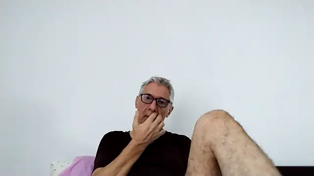 Snapshot of BIGUNCUTHARDCOCK chatting on 05-06-26, 01:53 BIGUNCUTHARDCOCK online show from 05-06-26, 01:53