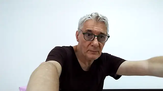 Snapshot of BIGUNCUTHARDCOCK chatting on 05-15-26, 01:03 BIGUNCUTHARDCOCK online show from 05-15-26, 01:03