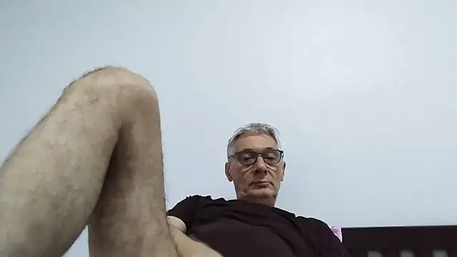 Snapshot of BIGUNCUTHARDCOCK chatting on 06-11-26, 12:32 BIGUNCUTHARDCOCK online show from 06-11-26, 12:32