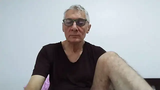 Snapshot of BIGUNCUTHARDCOCK chatting on 05-19-26, 12:15 BIGUNCUTHARDCOCK online show from 05-19-26, 12:15