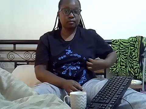 Giannah01 online show from 10-22-25, 12:26