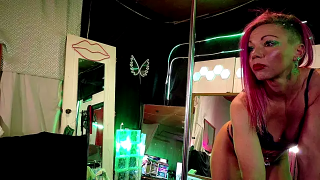 Snapshot of MadisonMarie chatting on 03-18-25, 08:50 MadisonMarie online show from 03-18-25, 08:50