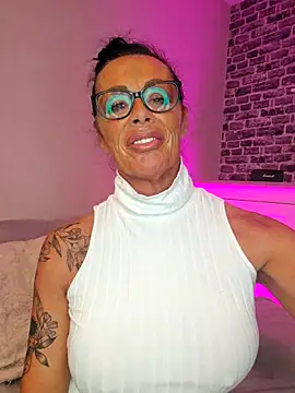 Misses-Cougar online show from 11-10-25, 03:06