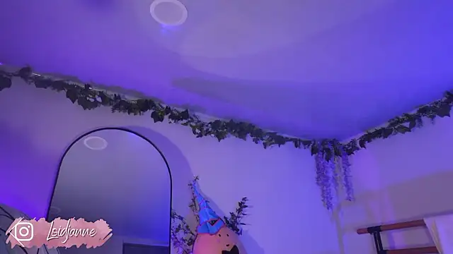 Snapshot of loIijanne chatting on 02-13-26, 12:32 loIijanne online show from 02-13-26, 12:32