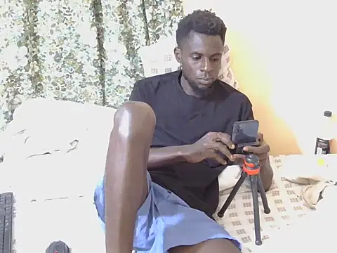 Snapshot of large_blackdick chatting on 09-24-25, 12:51 large blackdick online show from 09-24-25, 12:51