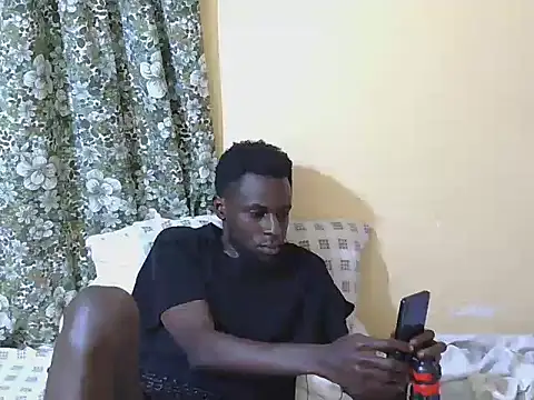 Snapshot of large_blackdick chatting on 10-10-25, 09:15 large blackdick online show from 10-10-25, 09:15