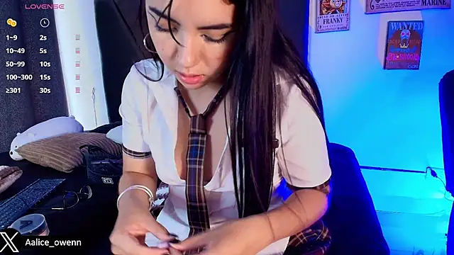 Aliceowenn online show from 11-15-25, 07:07