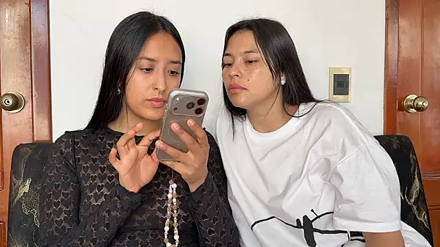 Snapshot of 2SummerLove1 chatting on 01-17-26, 02:53 2SummerLove1 online show from 01-17-26, 02:53