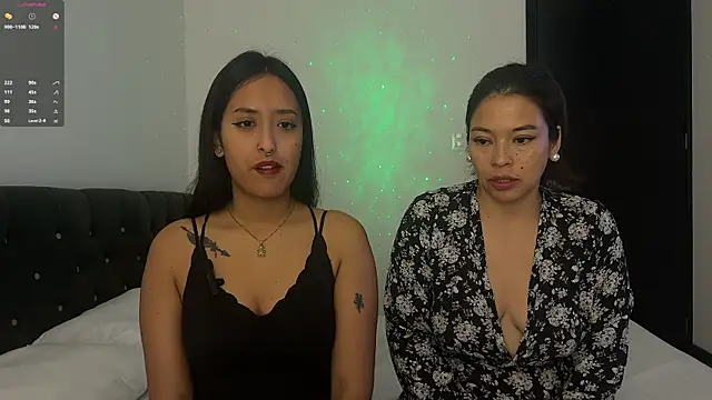 Snapshot of 2SummerLove1 chatting on 03-19-25, 03:40 2SummerLove1 online show from 03-19-25, 03:40