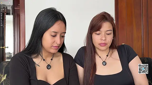 2SummerLove1 online show from 05-19-26, 02:57