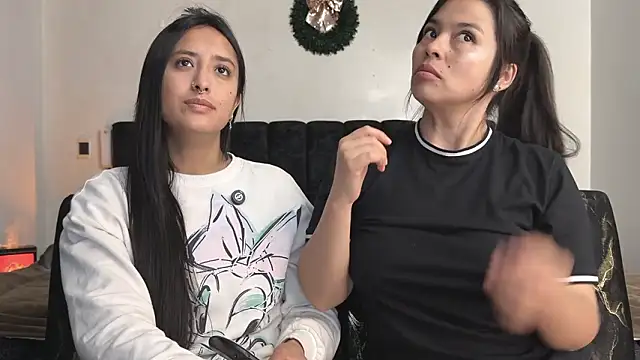 Snapshot of 2SummerLove1 chatting on 02-14-26, 01:50 2SummerLove1 online show from 02-14-26, 01:50