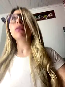 Snapshot of CristalGmez chatting on 12-04-24, 11:41 CristalGmez online show from 12-04-24, 11:41