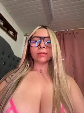 Snapshot of CristalGmez chatting on 10-08-25, 02:24 CristalGmez online show from 10-08-25, 02:24