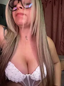 Snapshot of CristalGmez chatting on 09-19-25, 02:15 CristalGmez online show from 09-19-25, 02:15