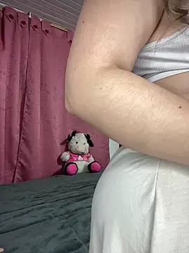Snapshot of CristalGmez chatting on 01-22-25, 12:38 CristalGmez online show from 01-22-25, 12:38