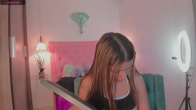 kimmy099 online show from 02-18-25, 08:03