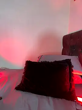 Victoria Kastelo online show from 12-21-25, 03:19