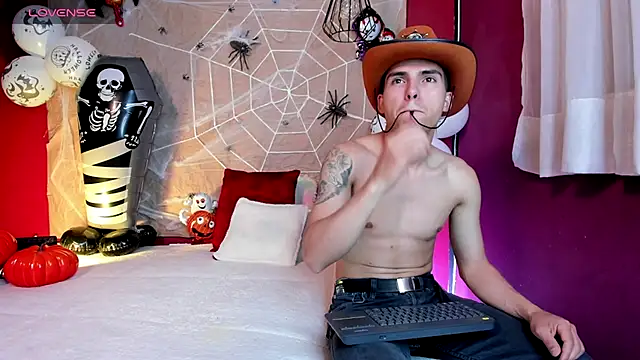  Tattoo Couple online show from 10-28-25, 02:38