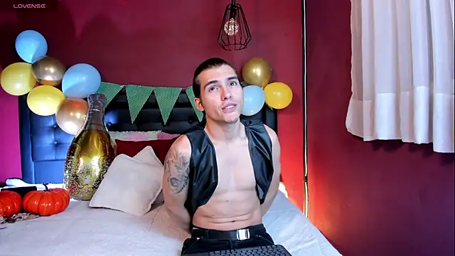  Tattoo Couple online show from 10-01-25, 02:21