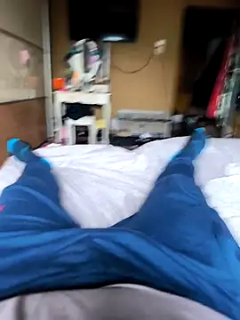 Snapshot of Yolinga205 chatting on 11-17-25, 07:45 Yolinga205 online show from 11-17-25, 07:45