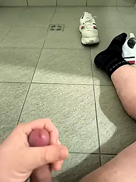 Snapshot of Yolinga205 chatting on 12-20-25, 07:33 Yolinga205 online show from 12-20-25, 07:33