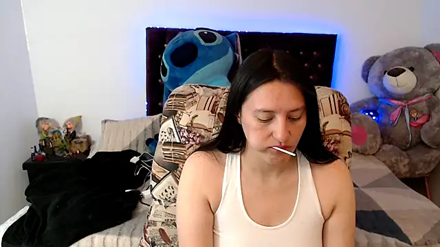 Snapshot of Lorenahot_06 chatting on 04-21-26, 05:41 Lorenahot 06 online show from 04-21-26, 05:41