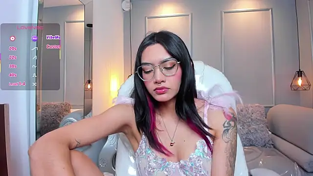 AzuraKindong online show from 11-24-25, 07:25