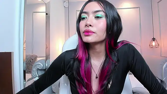 AzuraKindong online show from 03-18-25, 01:24