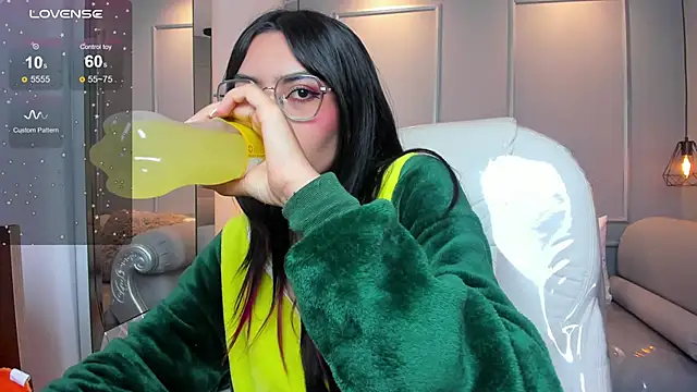 AzuraKindong online show from 11-14-25, 07:39