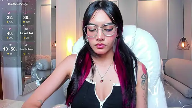 AzuraKindong online show from 11-19-25, 07:25