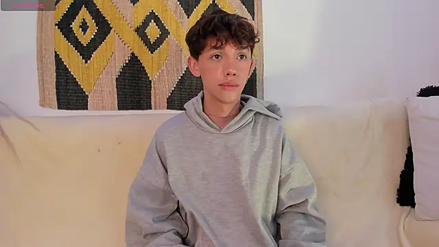 Snapshot of Tomy_Rox chatting on 02-21-25, 11:43 Tomy Rox online show from 02-21-25, 11:43