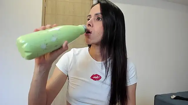 Vera Fernandez online show from 10-29-25, 10:20