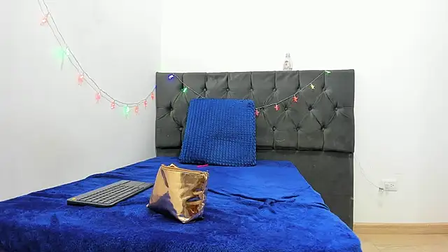 bonnyy26 online show from 12-23-25, 09:19