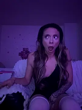 Snapshot of greedybratt chatting on 11-14-25, 08:07 greedybratt online show from 11-14-25, 08:07