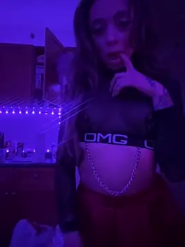 Snapshot of greedybratt chatting on 11-18-25, 06:39 greedybratt online show from 11-18-25, 06:39