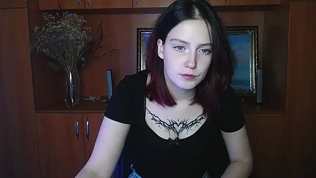 Snapshot of BlueberryDi chatting on 10-25-25, 12:17 BlueberryDi online show from 10-25-25, 12:17