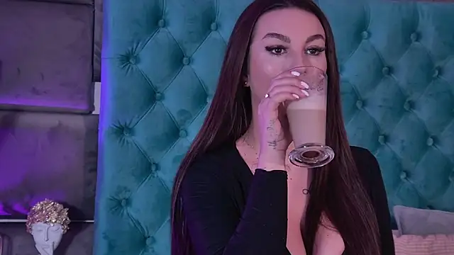 Snapshot of SecretSienna chatting on 01-16-26, 04:16 SecretSienna online show from 01-16-26, 04:16