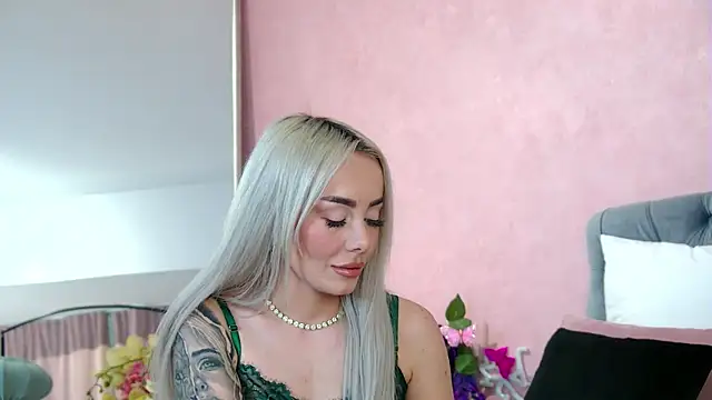 FrancescaMcGray online show from 11-12-25, 08:51