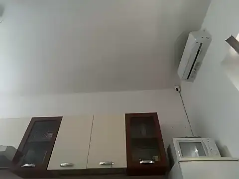 Snapshot of hugoprada chatting on 11-19-25, 01:55 hugoprada online show from 11-19-25, 01:55