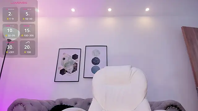 Aida adams online show from 11-06-25, 07:18