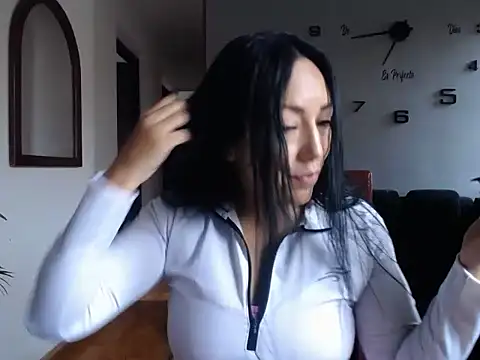 Laura martin  online show from 05-04-26, 11:46