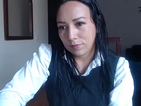 Snapshot of Laura_martin_ chatting on 03-10-25, 08:23 Laura martin online show from 03-10-25, 08:23
