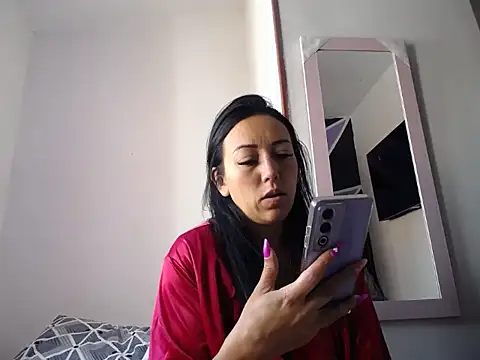 Laura martin  online show from 11-21-25, 02:27