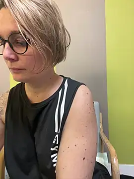 Snapshot of marinella07 chatting on 02-24-25, 01:31 marinella07 online show from 02-24-25, 01:31