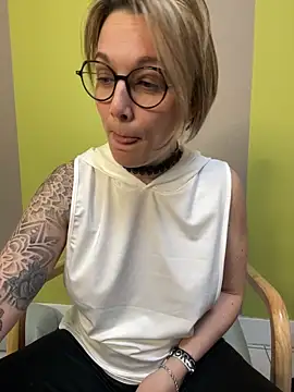 Snapshot of marinella07 chatting on 02-28-25, 08:20 marinella07 online show from 02-28-25, 08:20